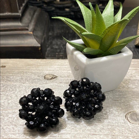 Jewelry - Gorgeous Estate Black Beaded Clip On Earrings!